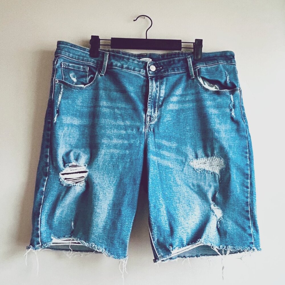 Old Navy Distressed Bermuda Shorts Size 16